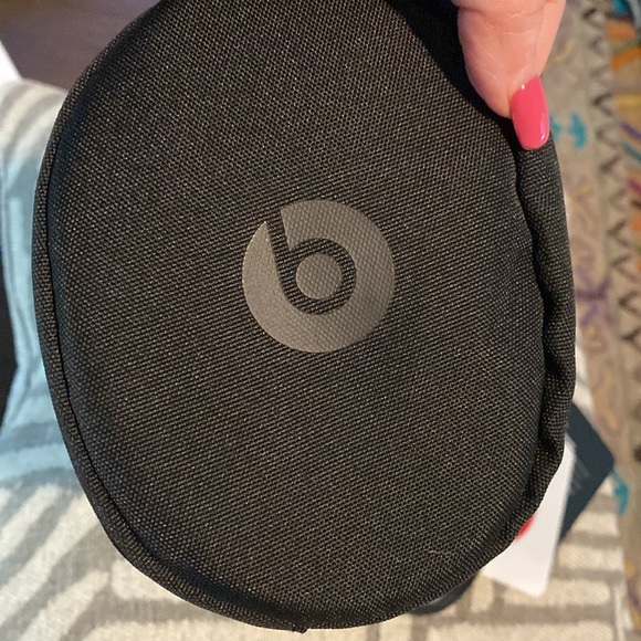 NWOT Dr Dre Beats Case, Charger, Manuels ,Sticker & Carabiner - Picture 4 of 8